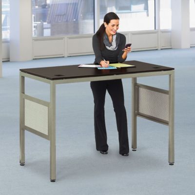 6 Tips on Incorporating Ergonomics With Your Standing Desk